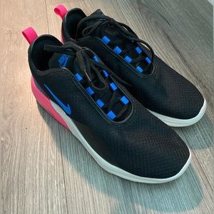 Womens Nike Air Max Motion 2 Size 10